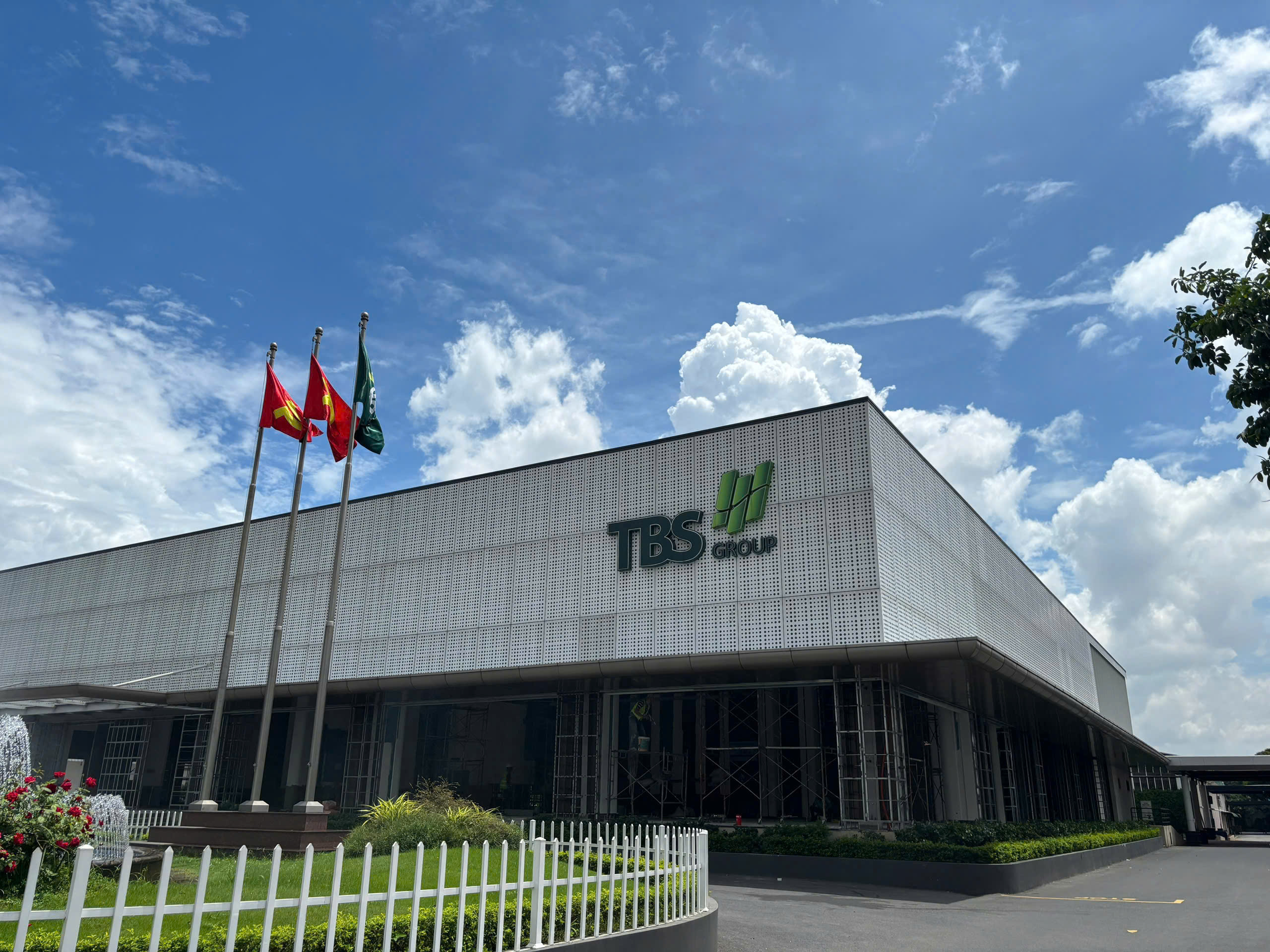 nhà điều hành và nhà mẫu tbs group